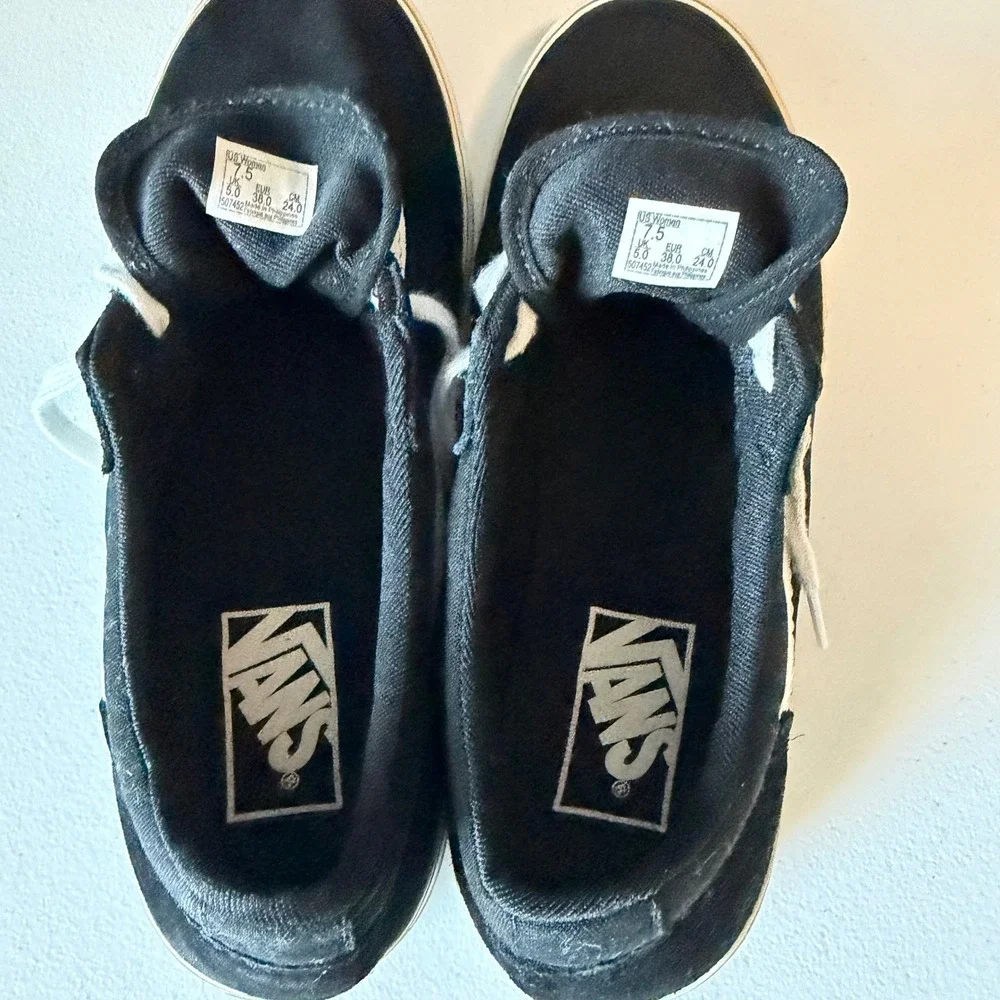 Vans Ward Low Top Sneakers Women 7.5 Black White Canvas Suede Skate Shoes